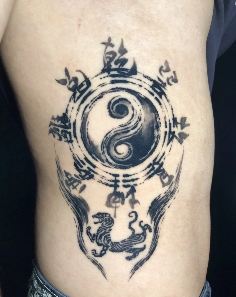 hình xăm bát quái biểu trưng cho sự thông tuệ và thấu hiểu