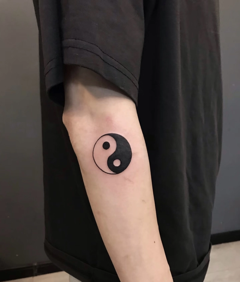 hình xăm bát quái được xem như lá bùa hộ thân mạnh mẽ