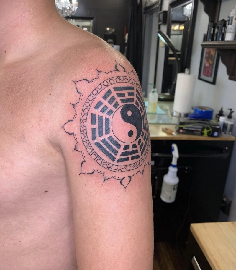 hình xăm bát quái giúp điều chỉnh năng lượng xung quanh