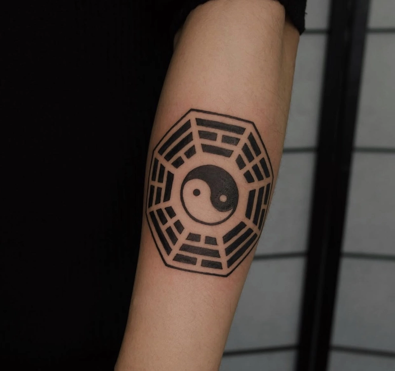 hình xăm bát quái mang ý nghĩa bảo vệ và soi sáng