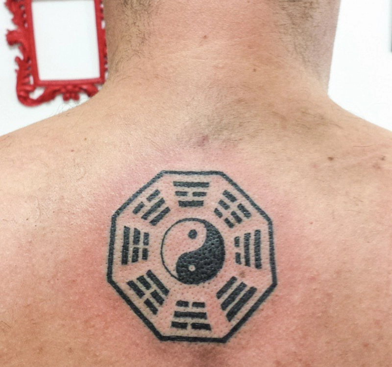 hình xăm bát quái thể hiện sự cân bằng giữa lý trí và cảm xúc