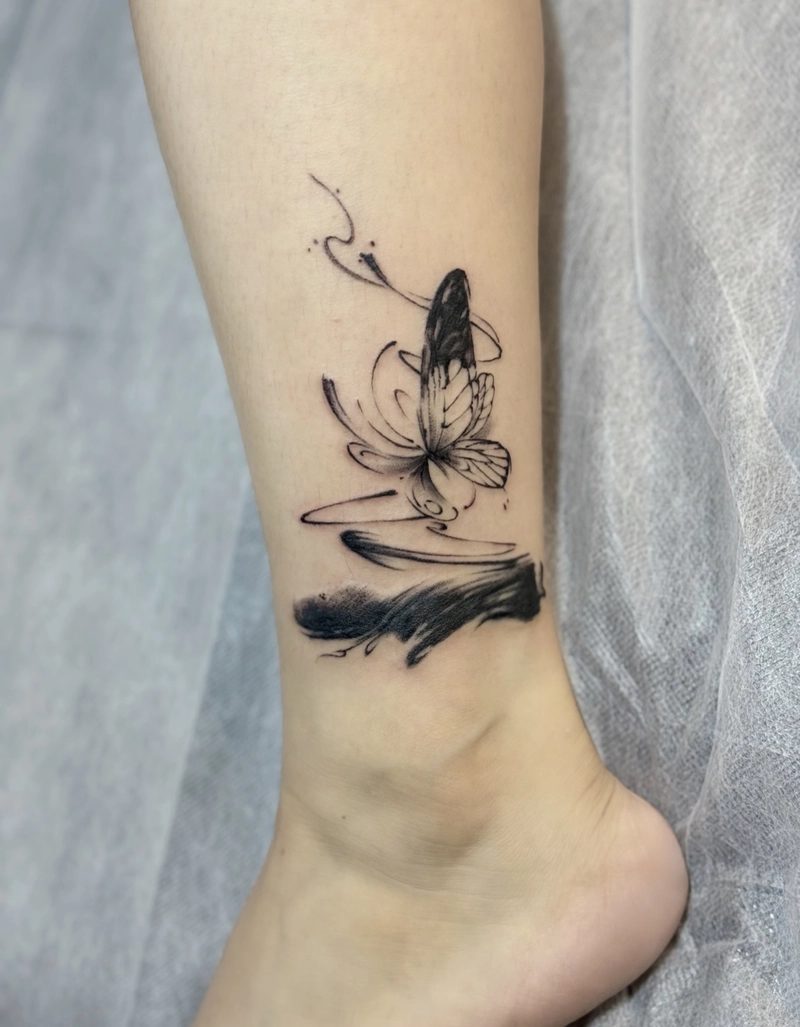 hình xăm bướm cổ chân nữ