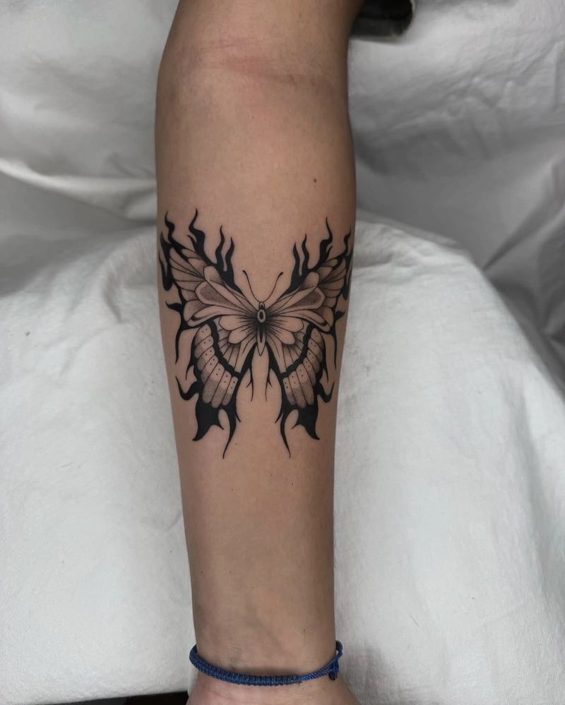 hình xăm bướm cuốn hút