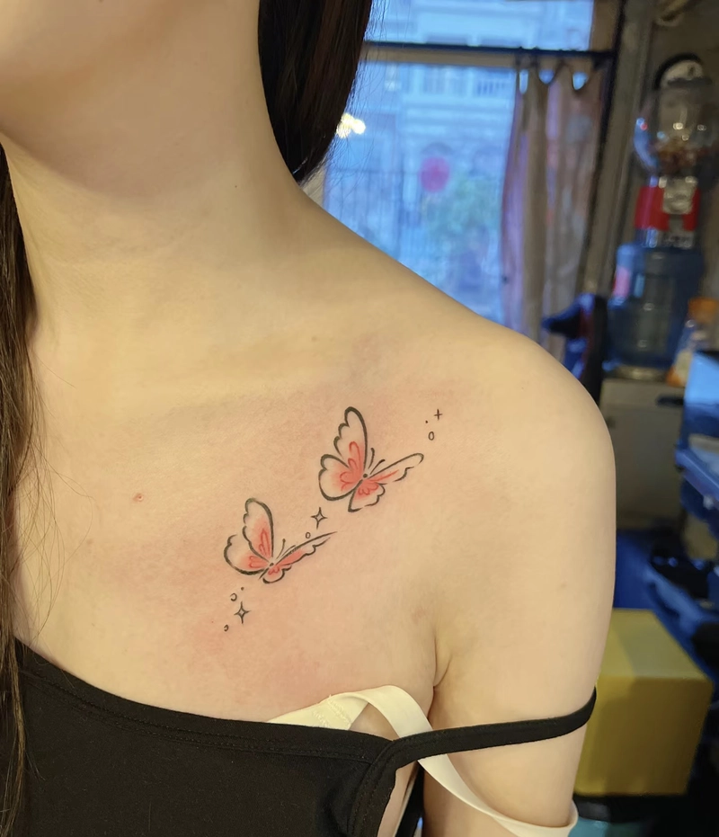 hình xăm bướm đầy màu sắc