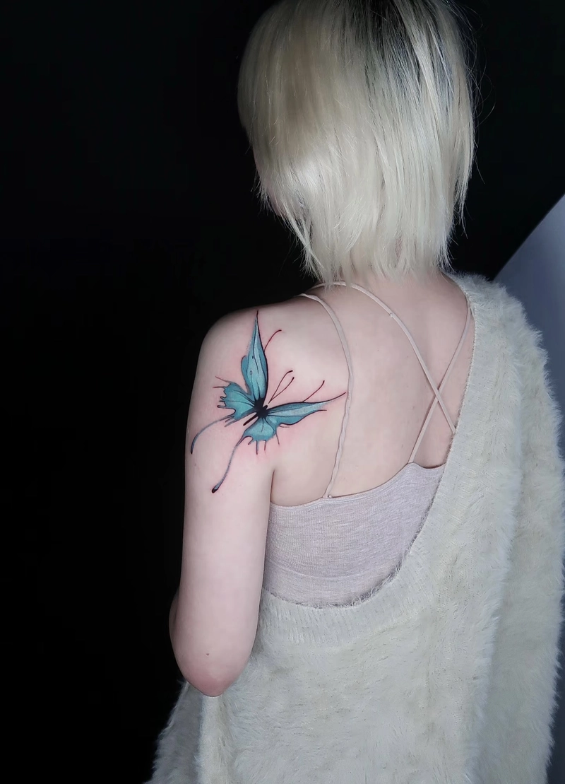 hình xăm bướm mềm mại dịu dàng