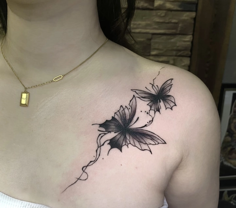 hình xăm bướm mềm mại và quyến rũ