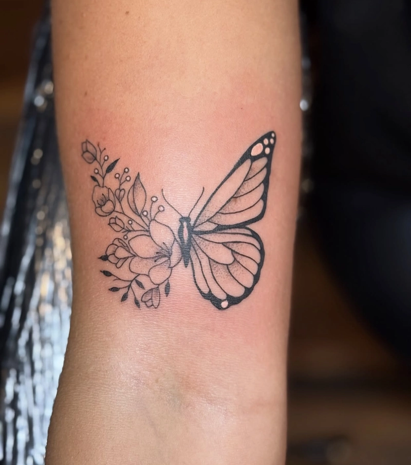 hình xăm bướm tinh tế
