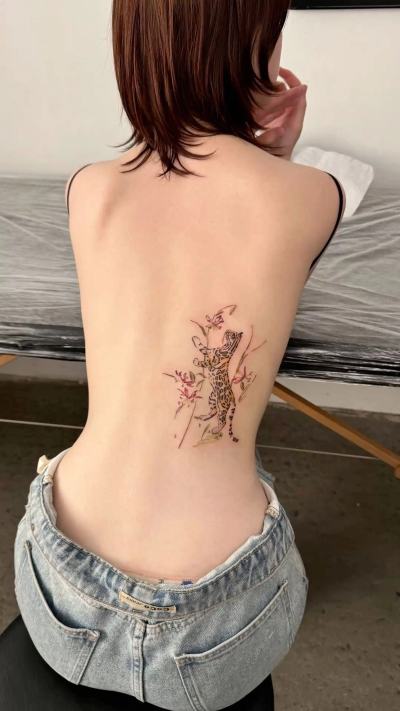 hình xăm cá tính ở lưng
