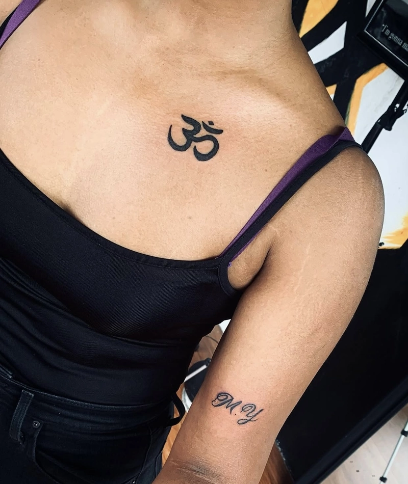 hình xăm chữ Om biểu trưng cho sức mạnh nội tâm