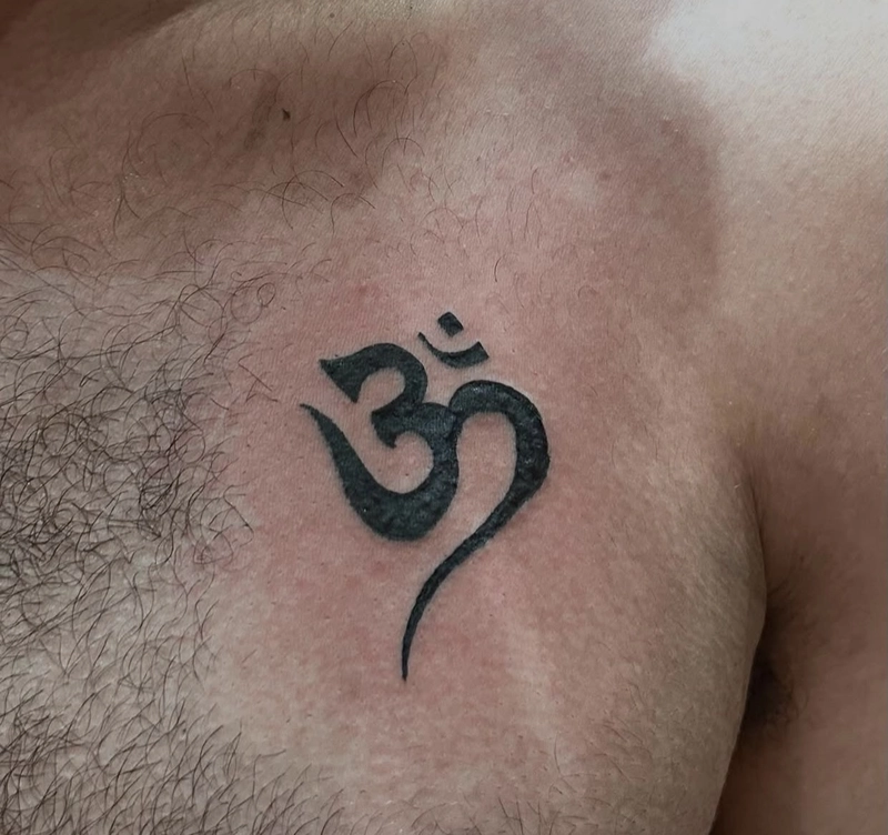 hình xăm chữ Om là biểu tượng cho hành trình tâm linh