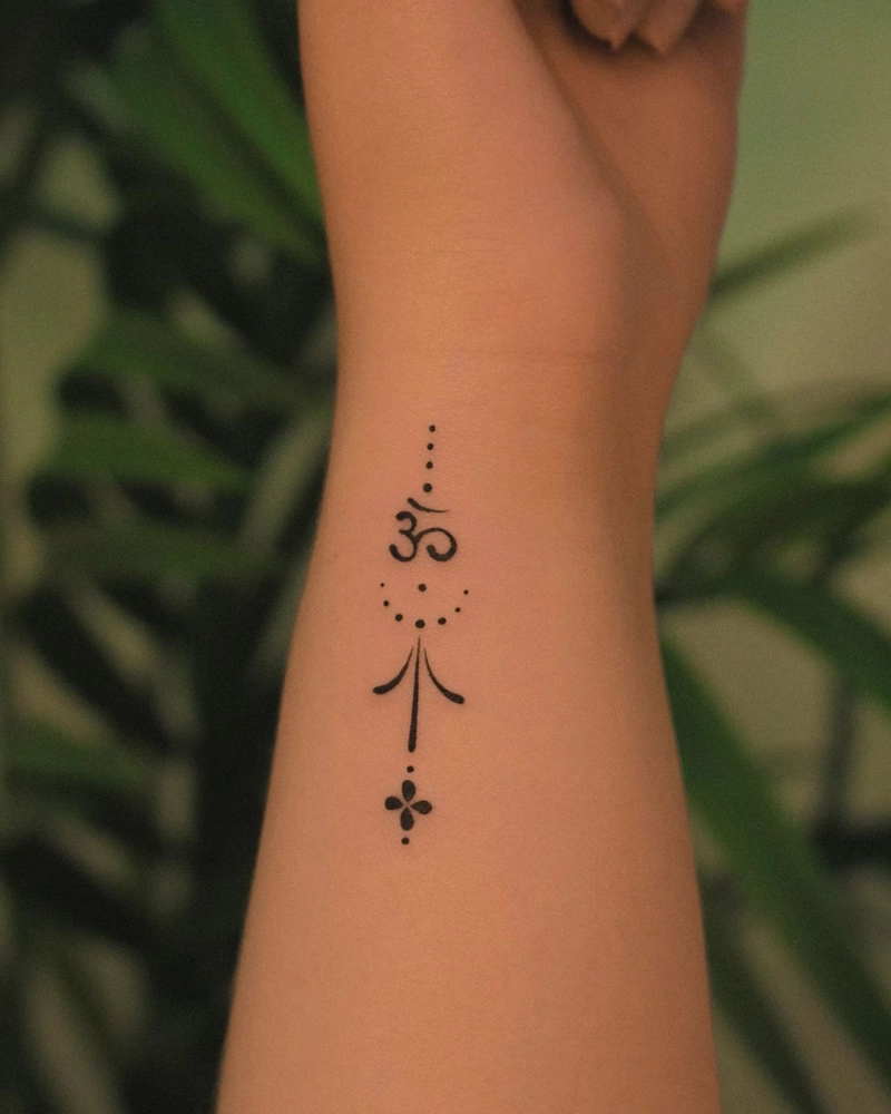 hình xăm chữ Om mang nét đẹp đơn giản mà sâu sắc