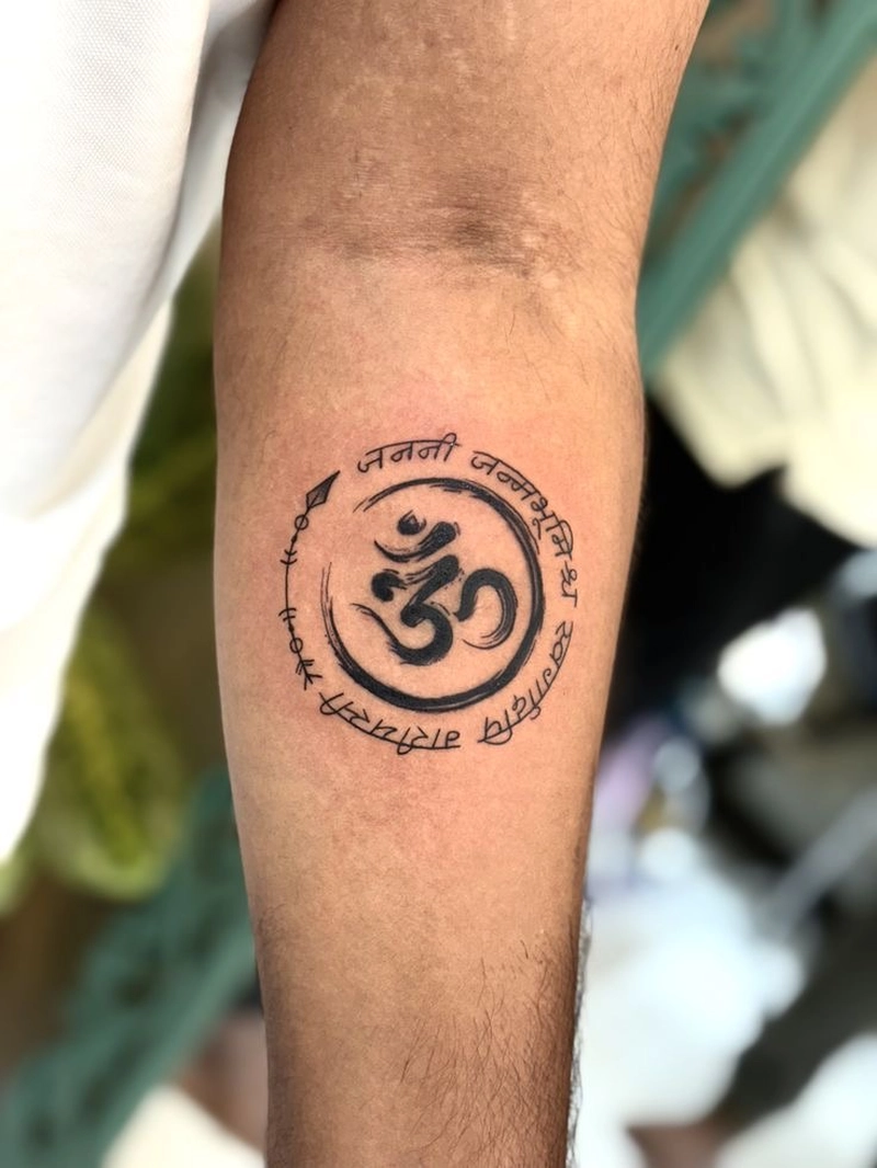 hình xăm chữ Om mang ý nghĩa của sự an trú hiện tại