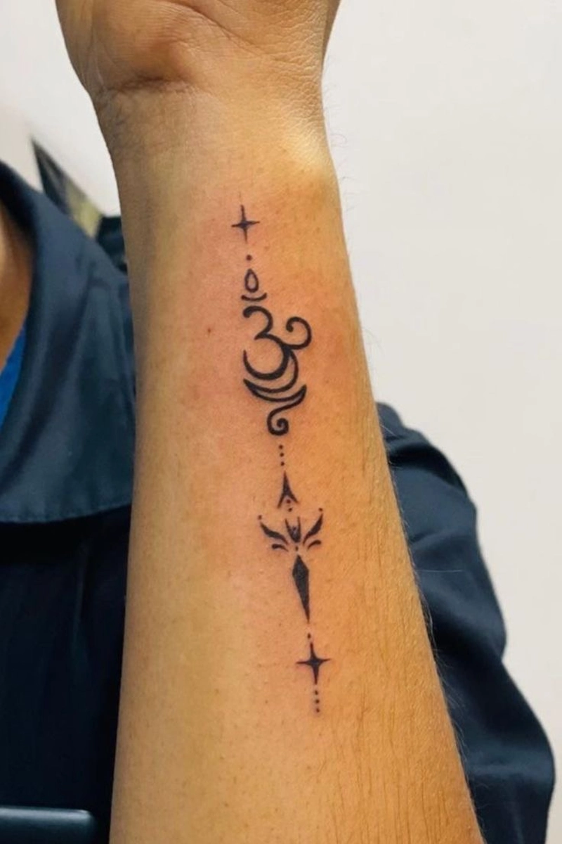 hình xăm chữ Om phong thủy giúp cân bằng cảm xúc