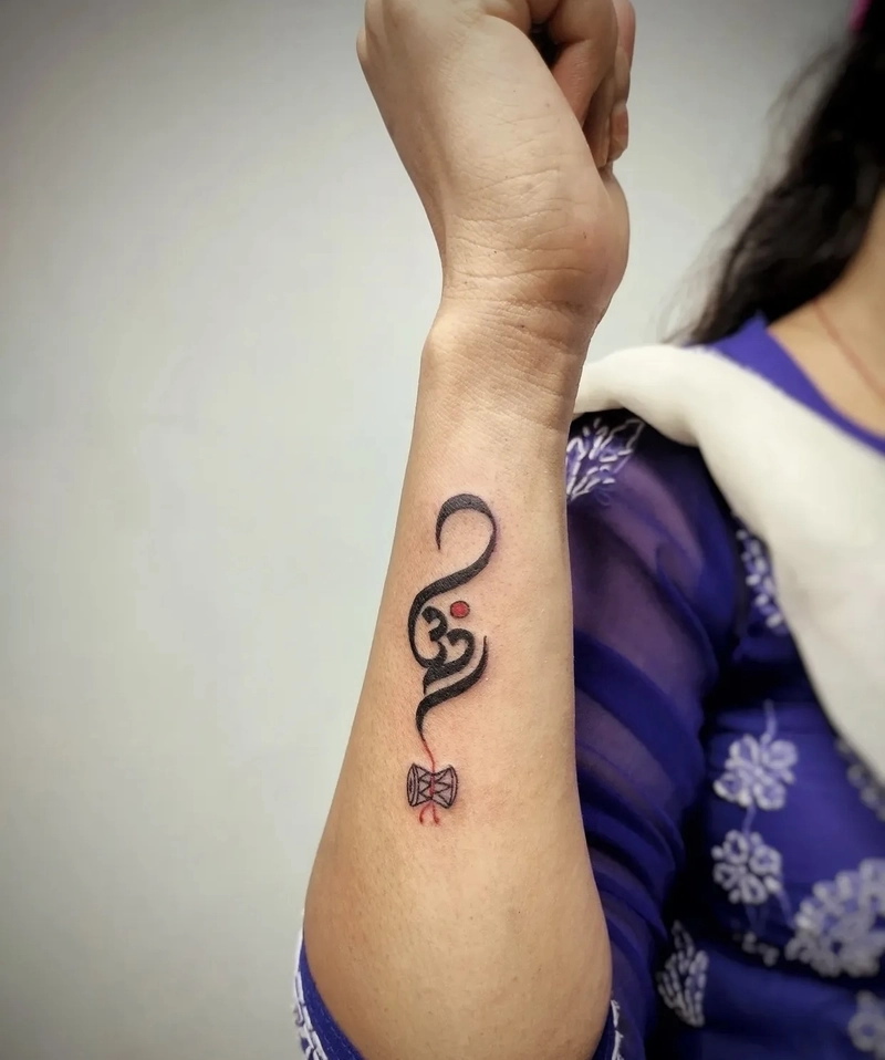 hình xăm chữ Om phong thủy giúp tâm an tĩnh