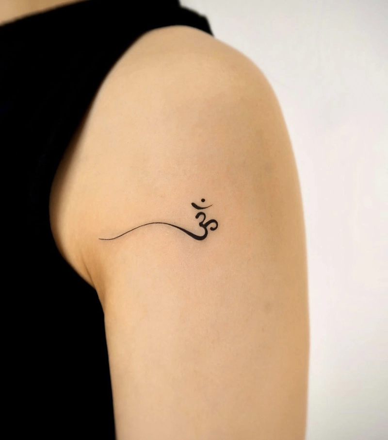 hình xăm chữ Om thể hiện sự giác ngộ và thấu hiểu