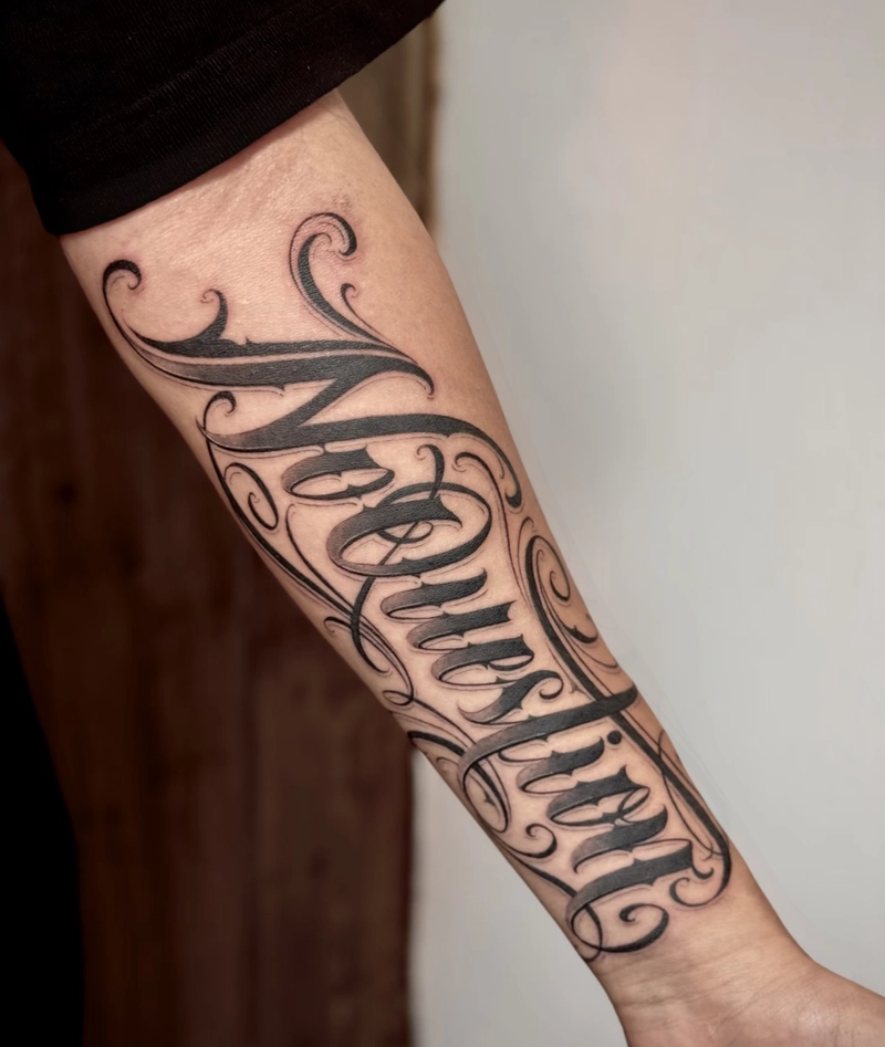 hình xăm chữ đẹp kèm biểu tượng cho nam