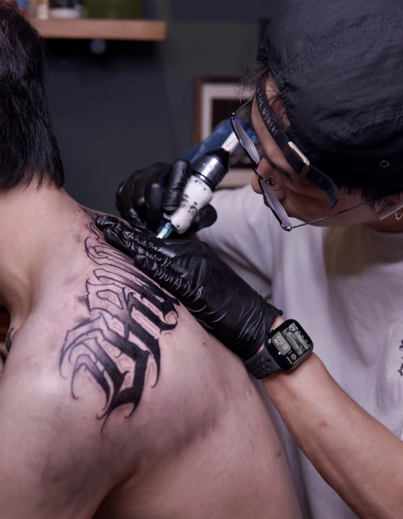 hình xăm chữ đẹp ở lưng