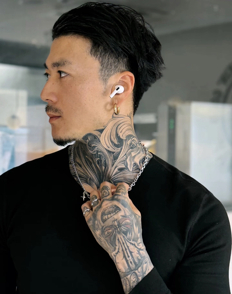 hình xăm cổ và cánh tay hình xăm cổ và cánh tay