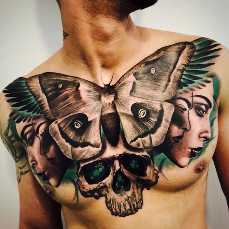 hình xăm con bướm ở ngực