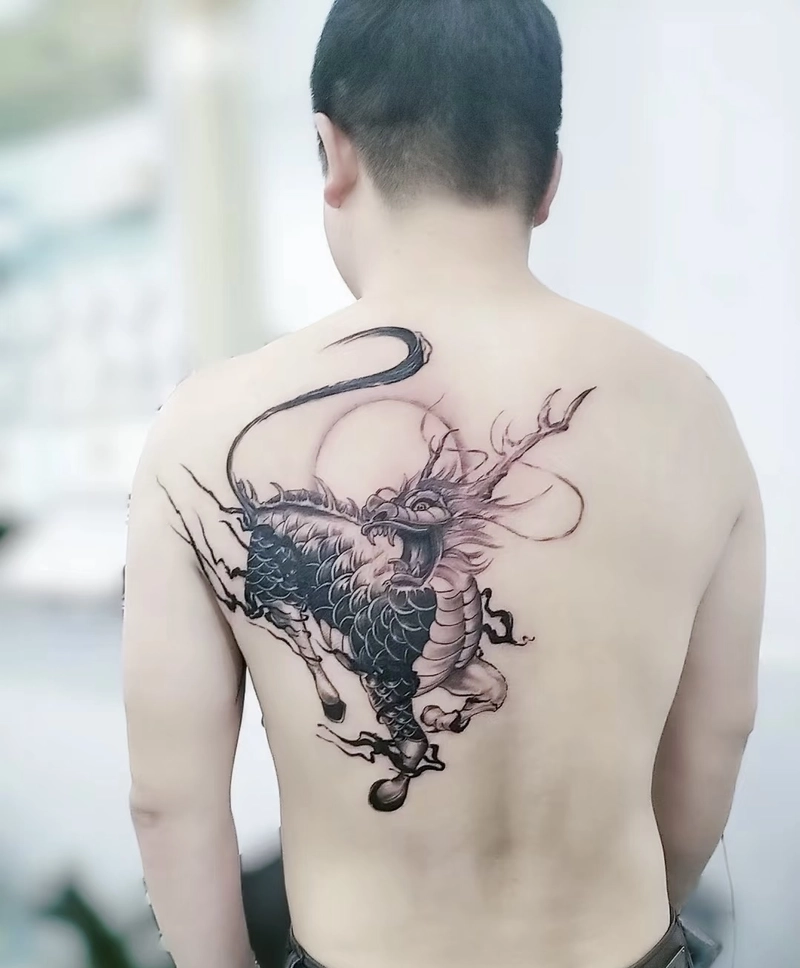 hình xăm con rồng ở lưng hình xăm con rồng ở lưng