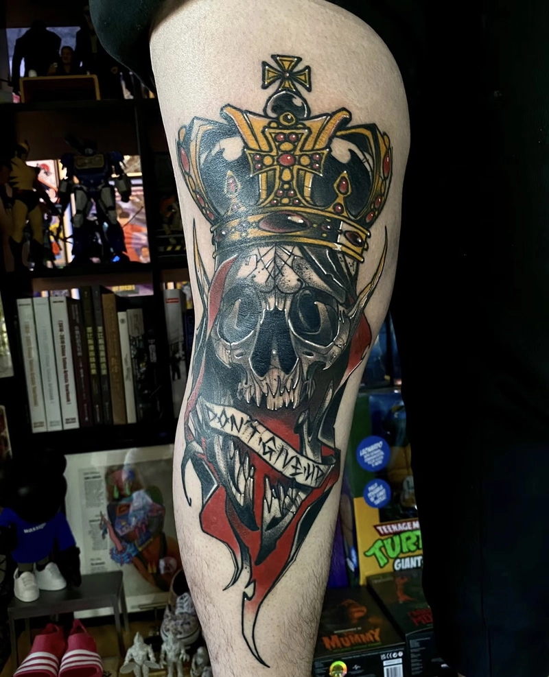 hình xăm đầu lâu ở bắp chân