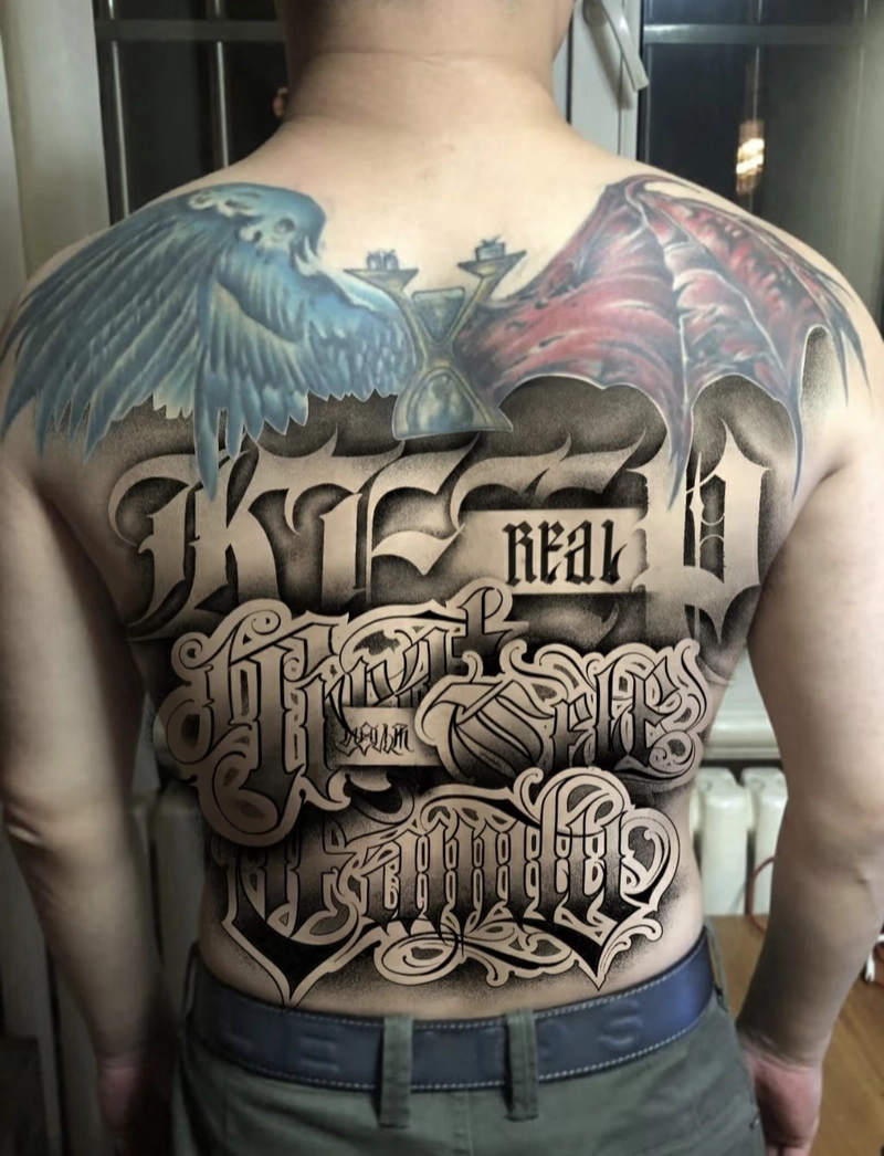 hình xăm độc đáo ở lưng