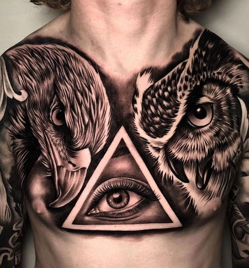 hình xăm đôi mắt ở ngực
