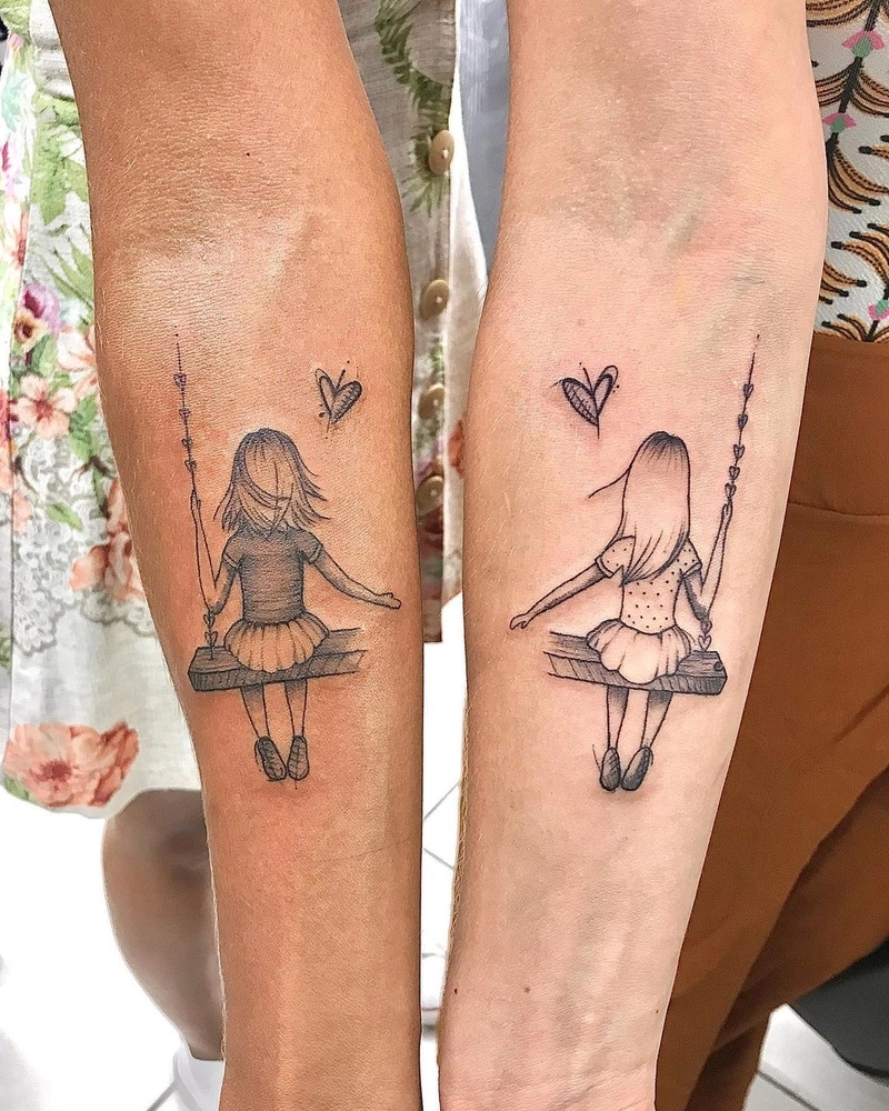 hình xăm đôi nữ ở trên tay