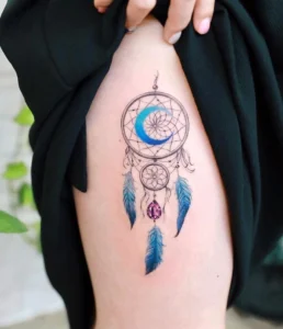 hình xăm dreamcatcher ở đùi