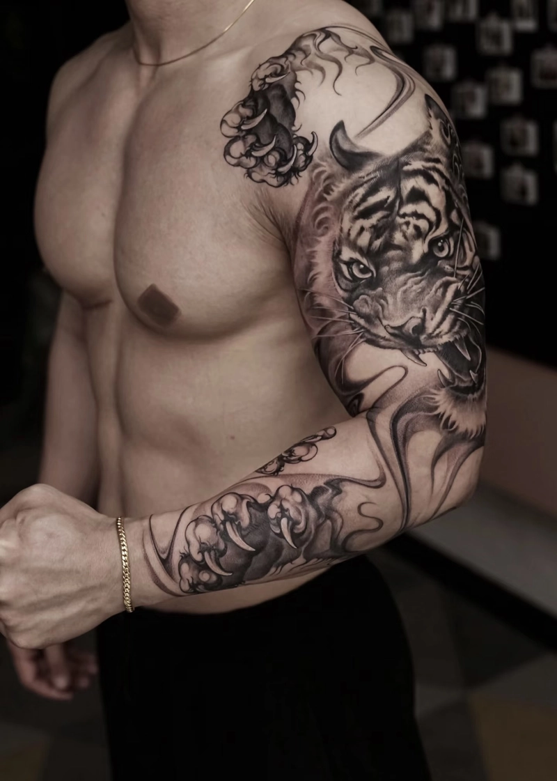 hình xăm hổ kín tay