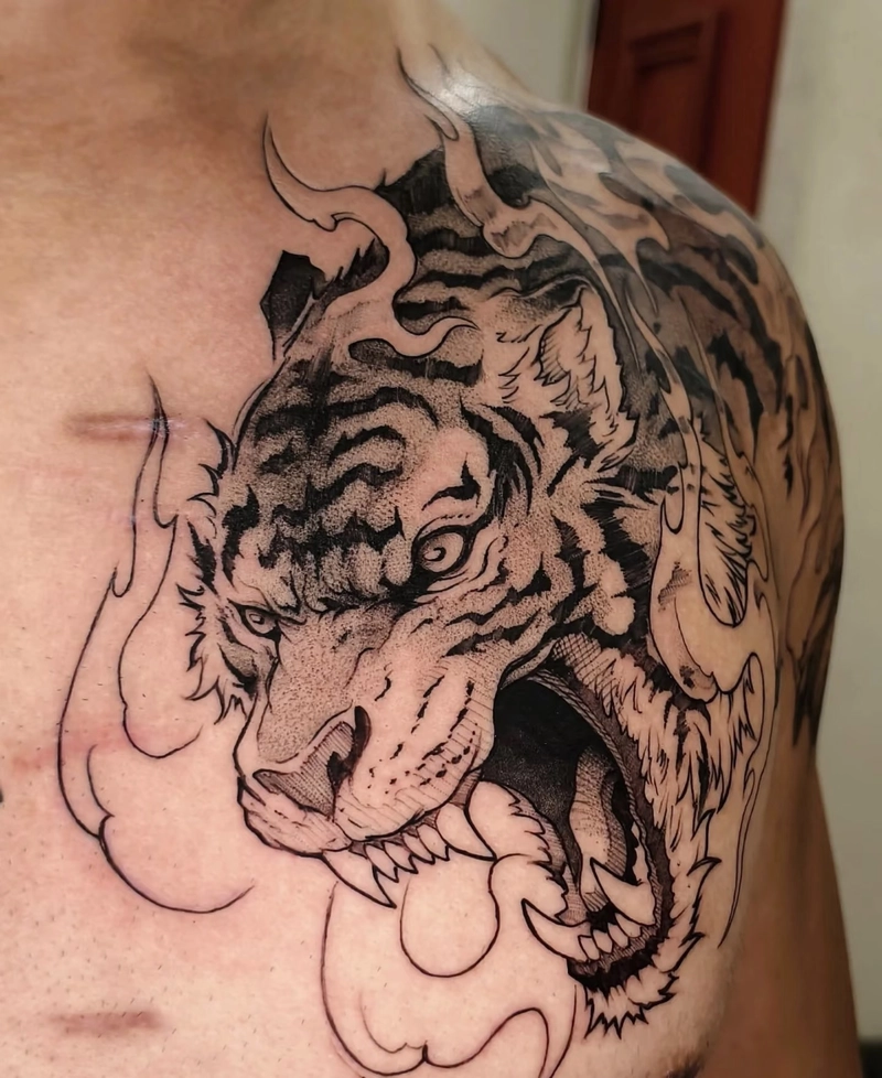 hình xăm hổ xăm kín ngực