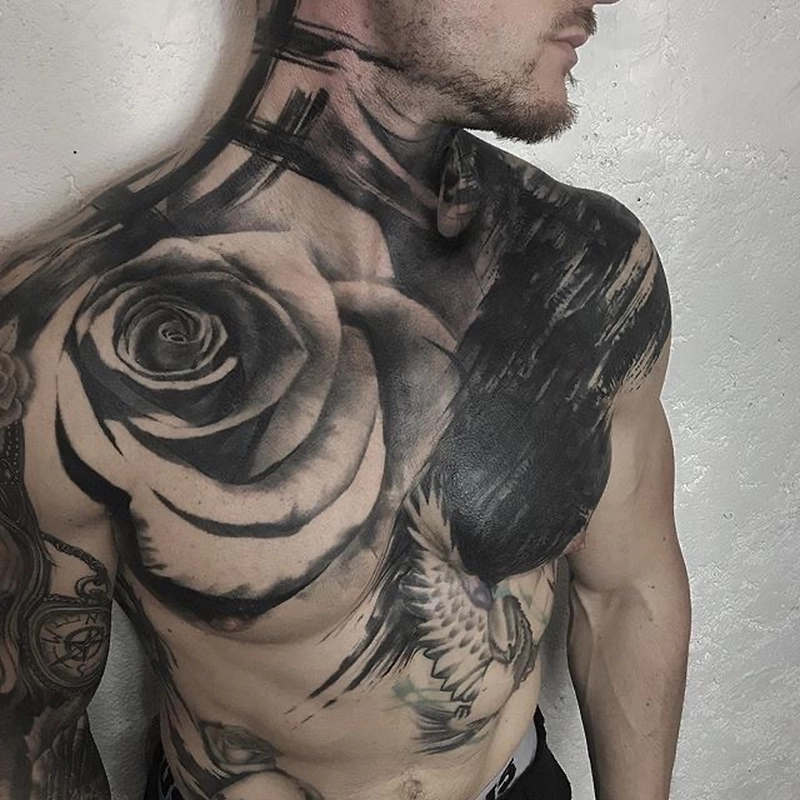 hình xăm hoa hồng ở ngực