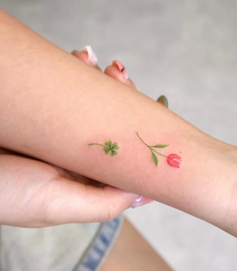 hình xăm hoa ở cánh tay