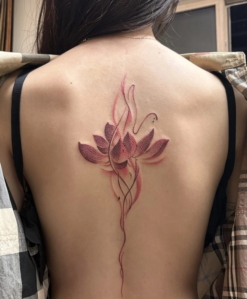 hình xăm hoa ở lưng