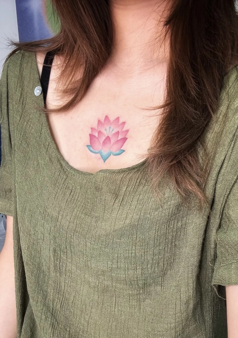 hình xăm hoa sen nữ tính