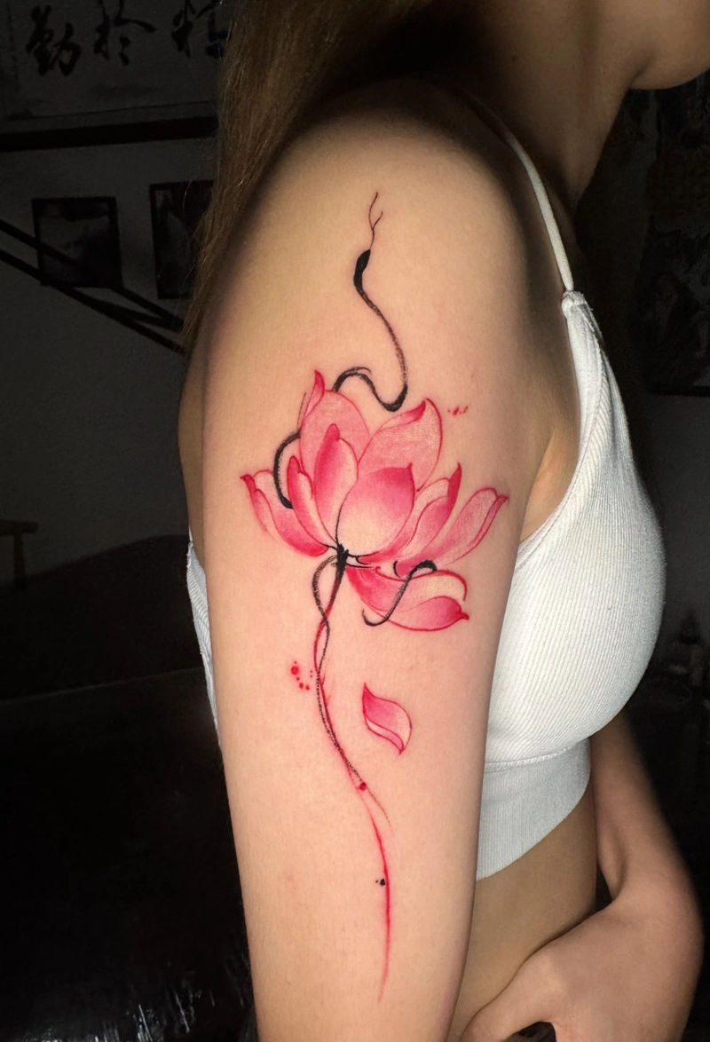 hình xăm hoa sen thanh thoát tự nhiên