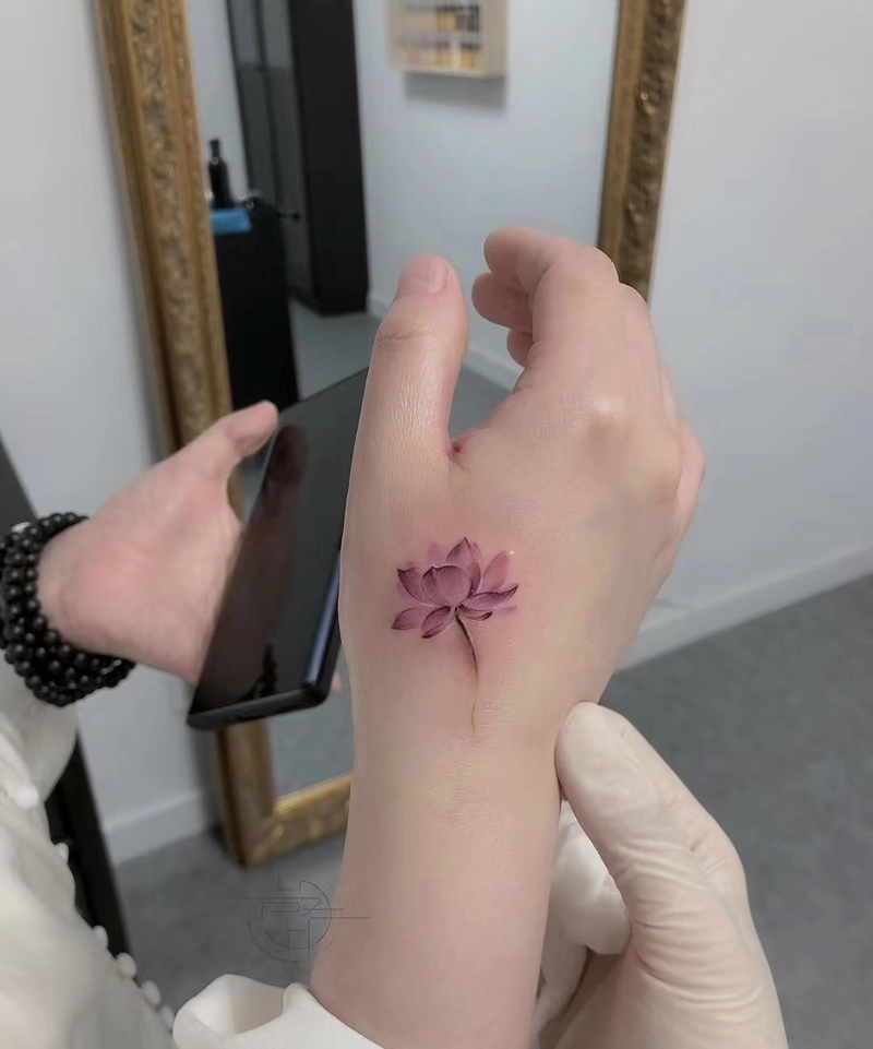 hình xăm hoa sen tượng trưng cho sự thanh tịnh