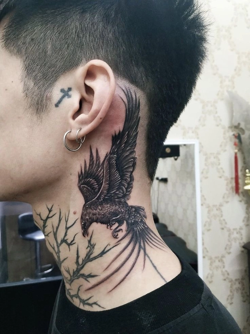 hình xăm hợp mệnh mộc ở cổ nam