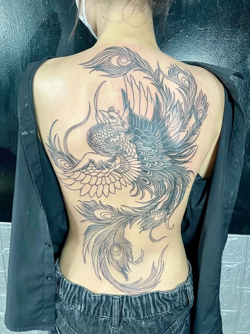hình xăm hợp mệnh thổ ở full lưng