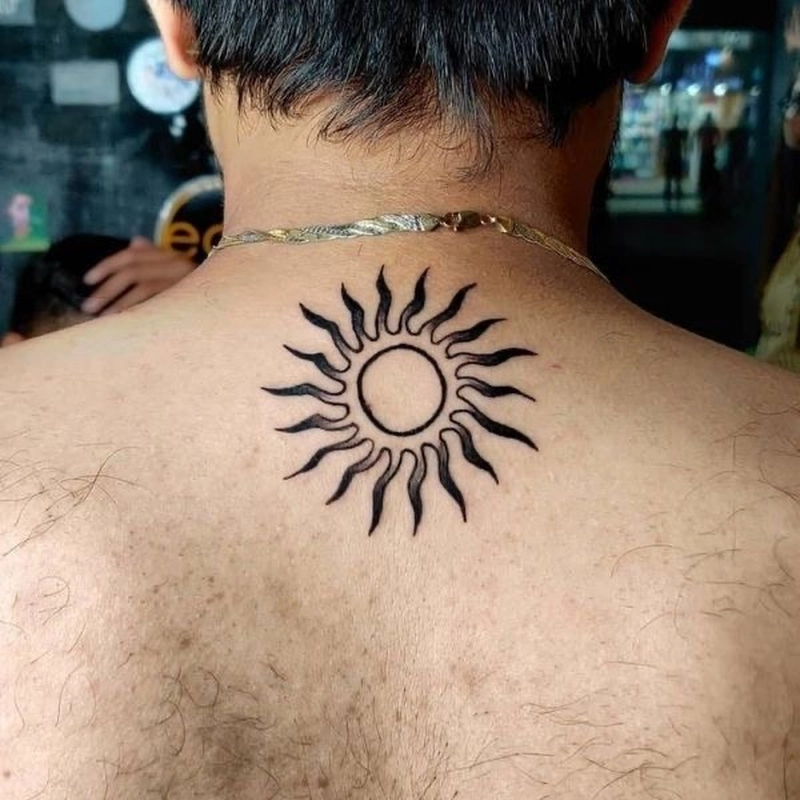 hình xăm hợp mệnh thổ sau gáy