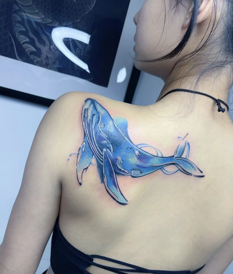 hình xăm hợp mệnh thuỷ trên vai nữ
