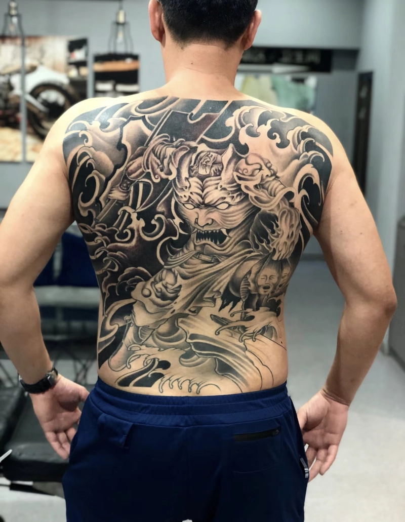 hình xăm kín lưng
