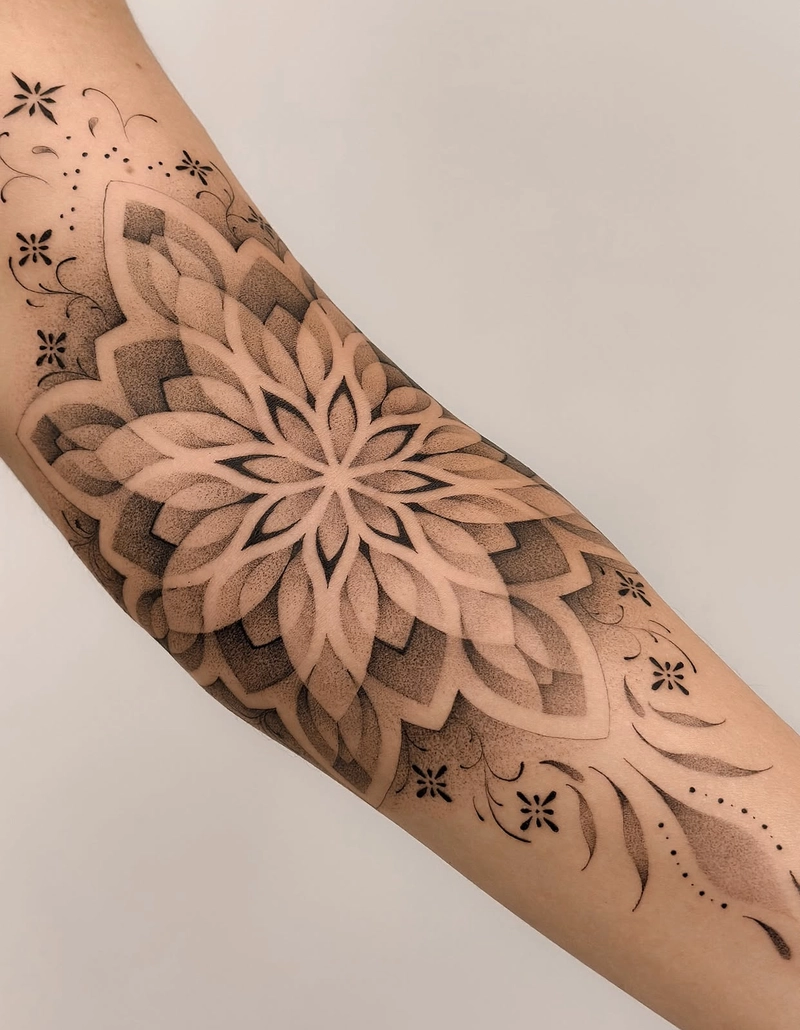 hình xăm mandala thể hiện niềm tin vào năng lượng tâm linh