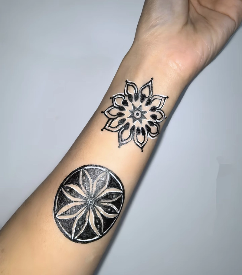 hình xăm mandala thể hiện sự tĩnh lặng nội tâm