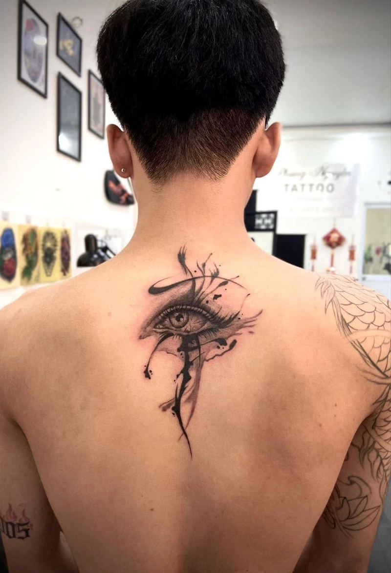 hình xăm mắt ở lưng hình xăm mắt ở lưng