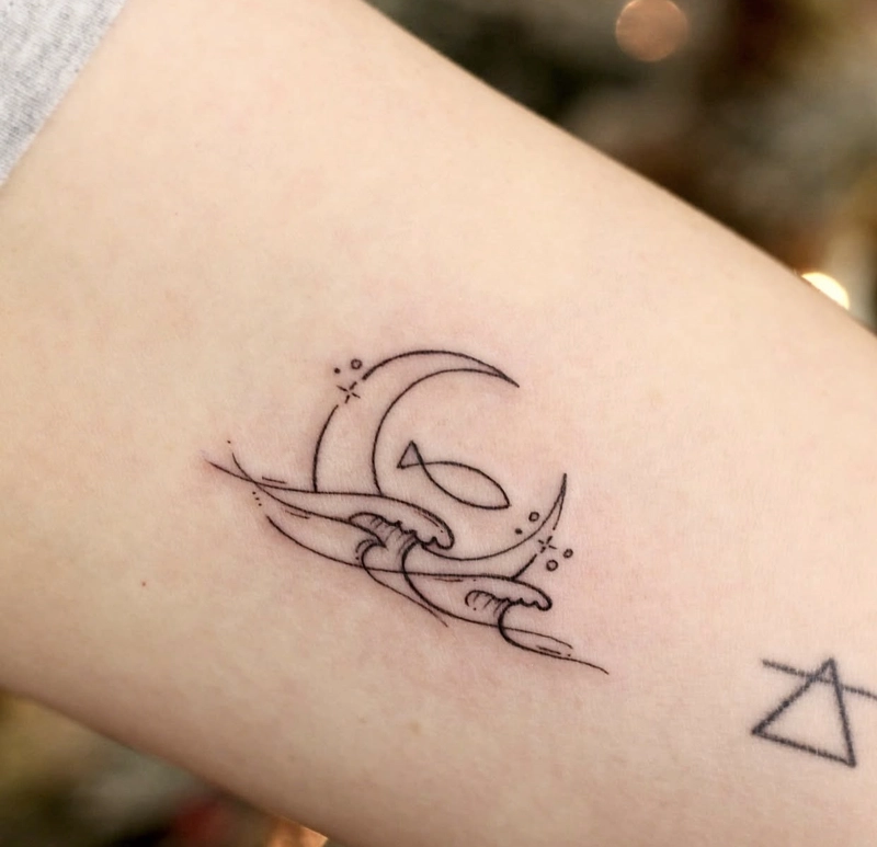hình xăm mặt trăng ý nghĩa cho nữ