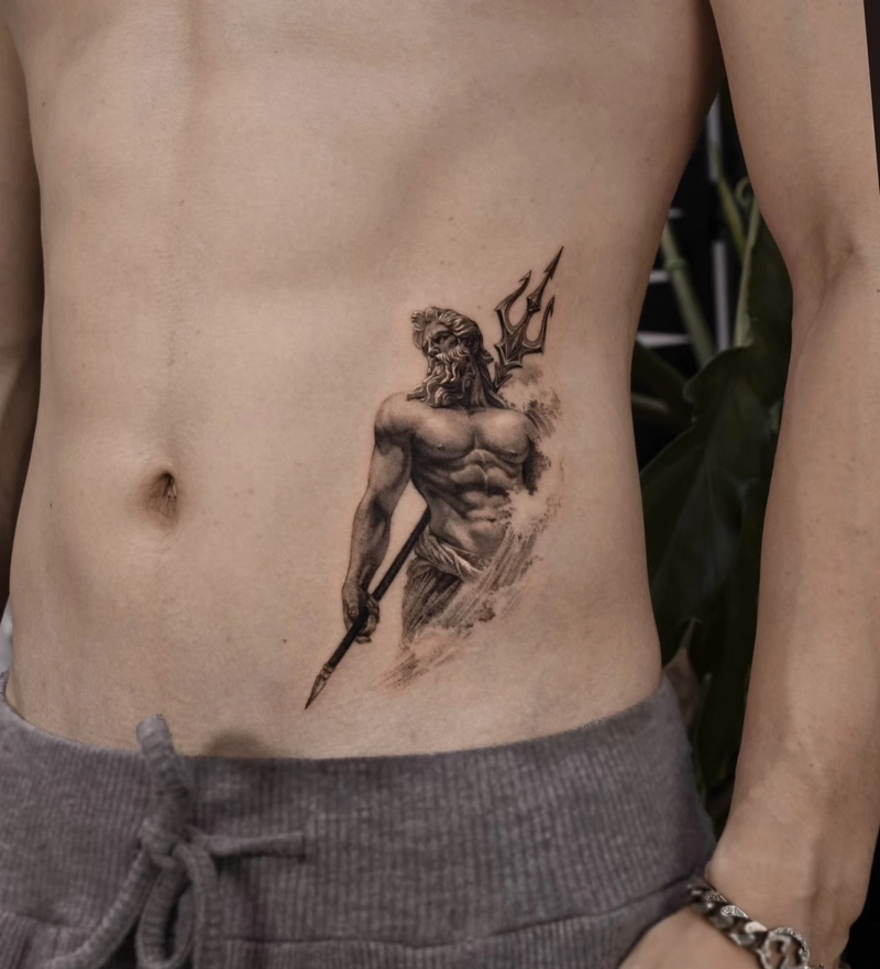 hình xăm ngầu cho nam ở bụng