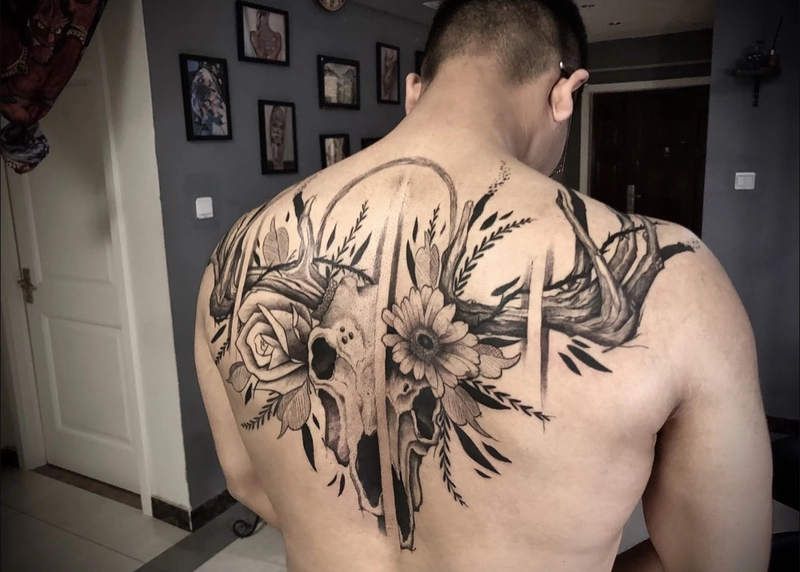 hình xăm nghệ thuật ở lưng