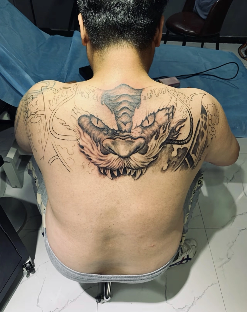 hình xăm nửa lưng đẹp