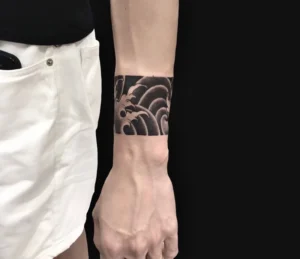 hình xăm ở cổ tay